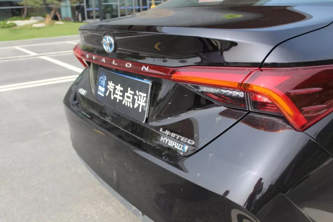 丰田车尾带字母的车型图片