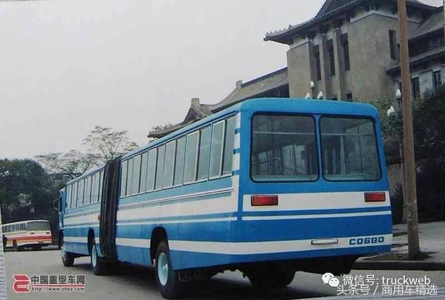 羅曼卡車改裝的大鉸接重慶獨有的cq680型公交車